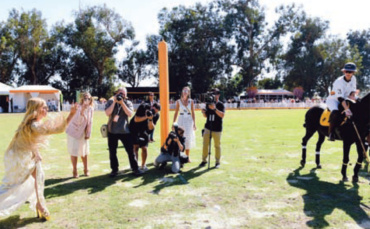 Bosse Hosts Tour of Veuve Clicquot Solaire Culture Pop-Up