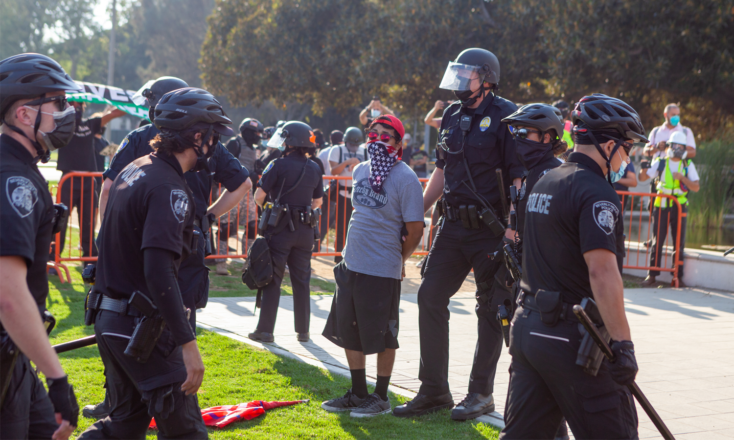  /></p>
<p>On Oct. 4, a coalition of environmental and labor groups marched from Will Rogers Memorial Park to the newly-purchased mansion of Amazon founder and CEO Jeff Bezos. The march was led by Christian Smalls, a former supervisor at an Amazon warehouse in Staten Island who was fired after organizing a walkout in March. The event was co-sponsored by environmental activist groups like the Sunrise Movement and Extinction Rebellion, who argued for the need to address income inequality to fight climate change.</p>
<p>Smalls called for a general strike on Election Day and for a boycott of Amazon Prime.</p>
<p>Jeff Bezos, who broke records when he bought David Geffen’s Beverly Hills home for $165 million in February, was described by Forbes as the “richest man in modern history” in 2018.</p>
			</div>
		</div>
	</div>
	
<div class=