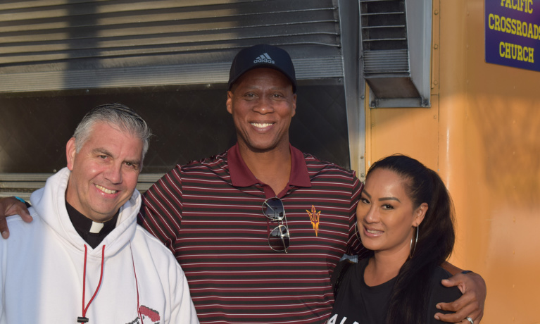Beverly Hills Charity Food Truck Feeds Homeless