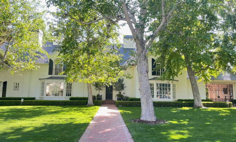 City Council Affirms Non-Historic Status for 1001 N. Roxbury Drive