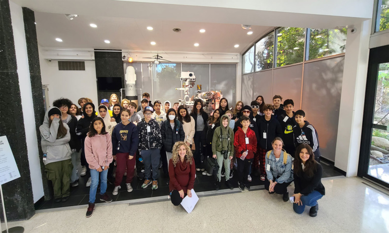 Beverly Vista Middle School Visits JPL