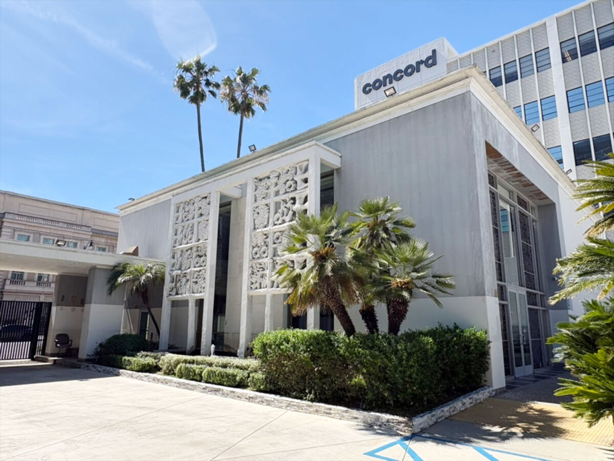 Chabad of North Beverly Hills will stay in their current location on Wilshire Boulevard.