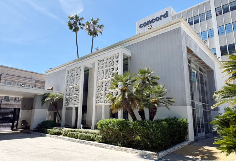 Chabad of North Beverly Hills will stay in their current location on Wilshire Boulevard.