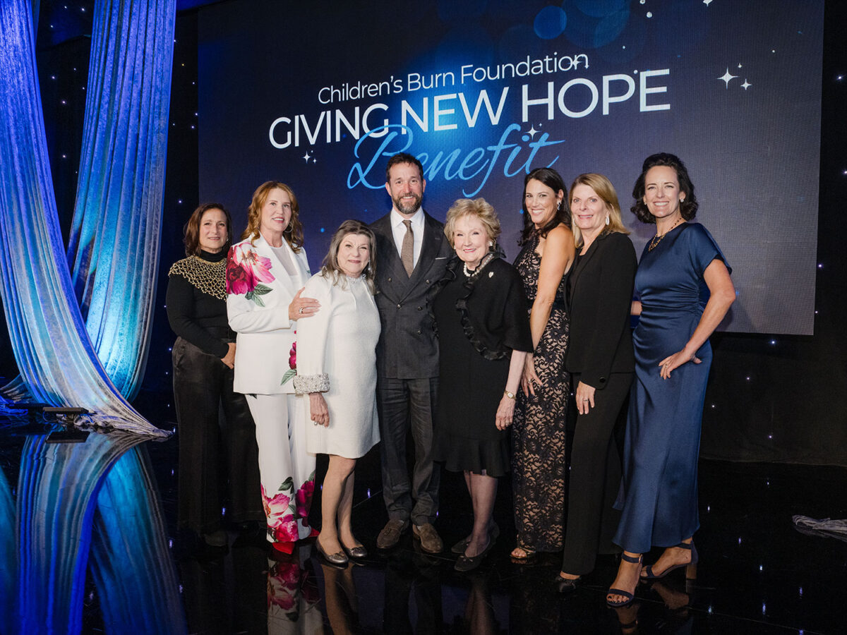 Dana Kitaj, Kandus Simpson, Lynda Fadel, Noah Wyle, Carol Mancino, Jessica Pashkow, Kathy Toppino, and Heidi Jackson at Children’s Burn Foundation’s Giving New Hope Benefit