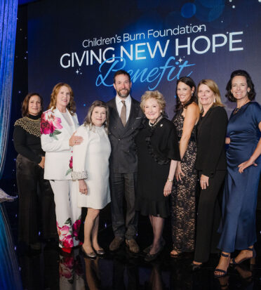 Dana Kitaj, Kandus Simpson, Lynda Fadel, Noah Wyle, Carol Mancino, Jessica Pashkow, Kathy Toppino, and Heidi Jackson at Children’s Burn Foundation’s Giving New Hope Benefit