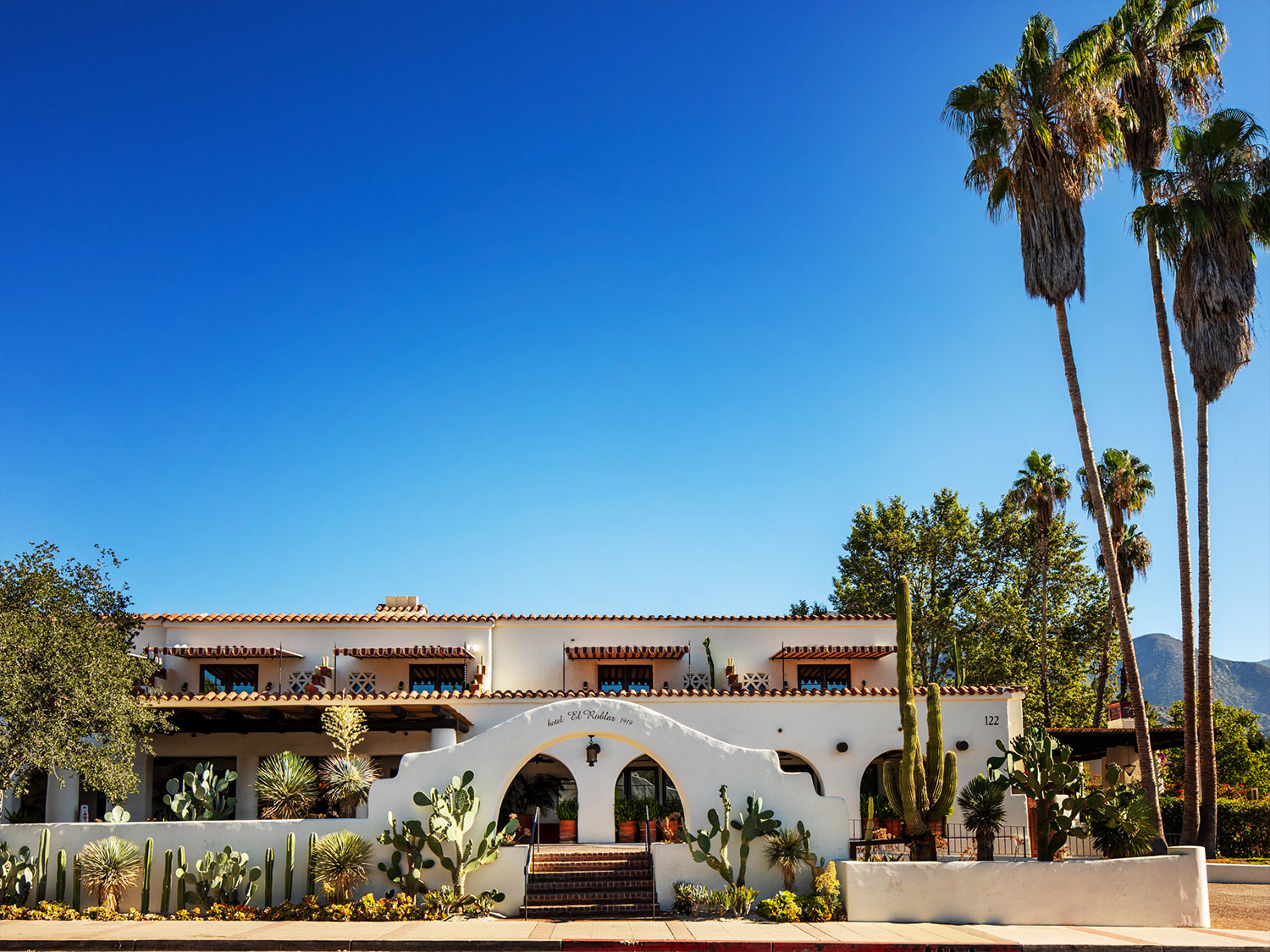 Hotel El Roblar Entrance