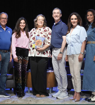 Councilmember Lester Friedman, Vice Mayor Mary Wells, Author Adeena Sussman, Mayor Craig Corman, Councilmember Sharona Nazarian and Sivan from Sivan’s Kitchen at the “Zariz” event