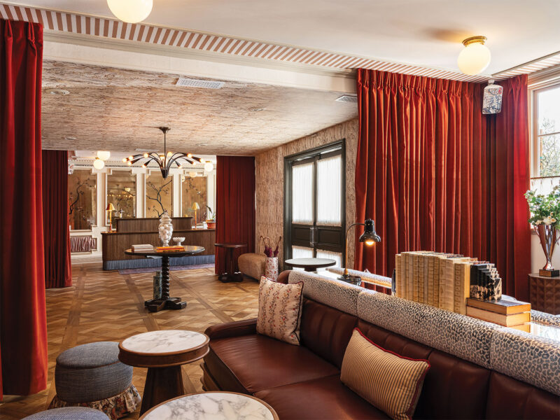 Hôtel Lili Lobby check-in and Bar Photos courtesy of Palisociety